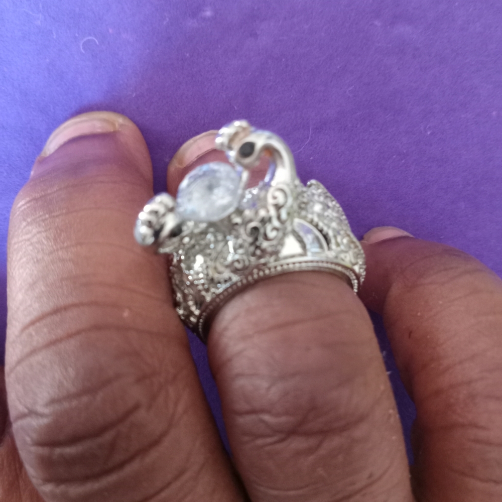 Beautiful zircon ring adorned w 2 Peacocks - Picture 4 of 6